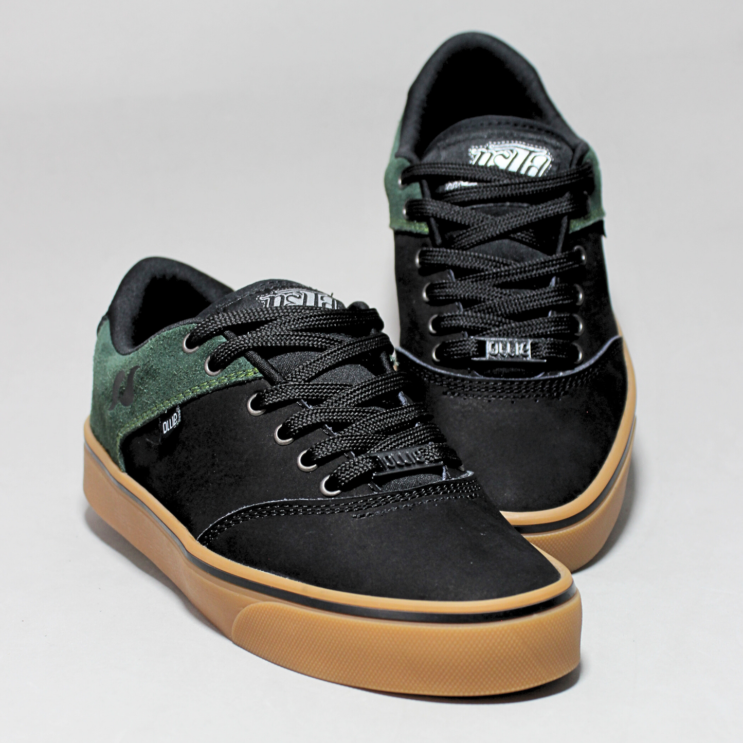 Ollie Delta Negros por verde
