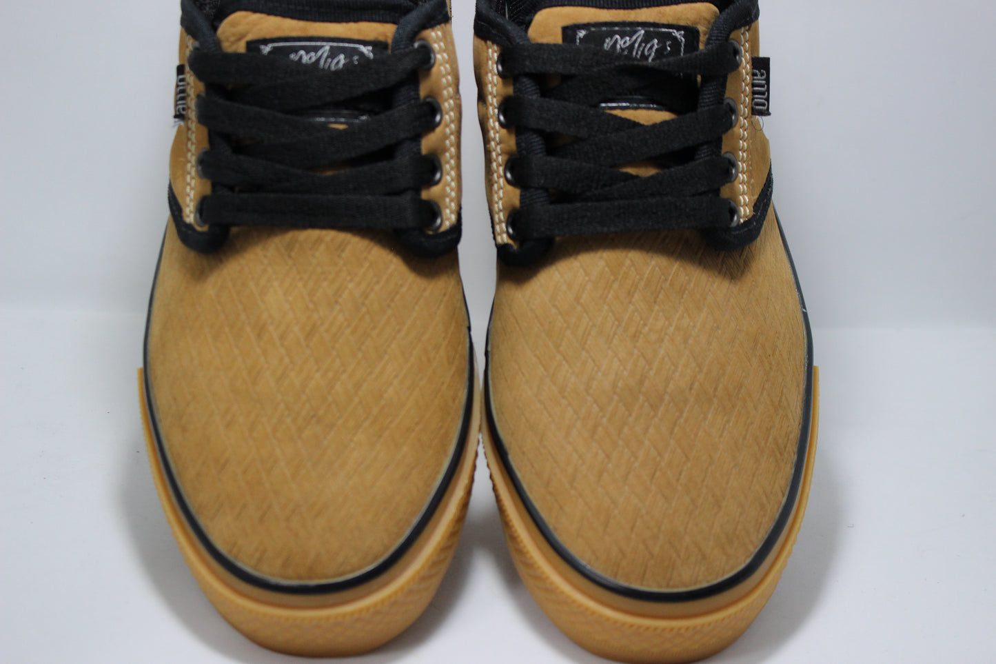 Ollie Clasicas caramelo nobuck repujado # 37