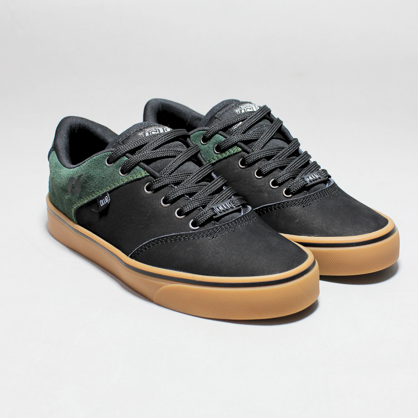 Ollie Delta Negros por verde