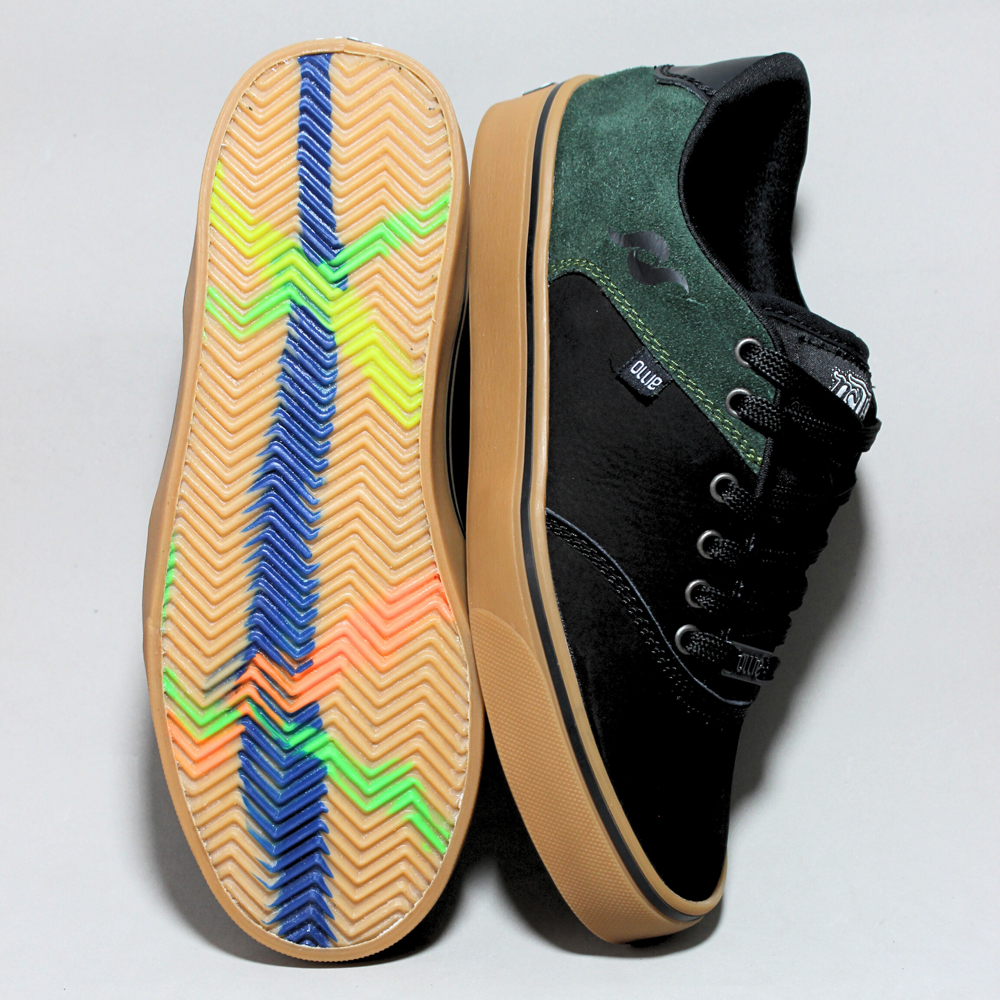 Ollie Delta Negros por verde